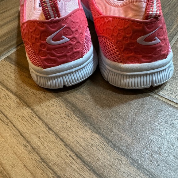 NWO box Gear slip on pink shoes size 4 big kid - Picture 6 of 7